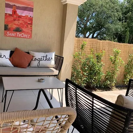 Casa de Férias Jolie Mitoyenne Avec Piscine Privee Proche Plage