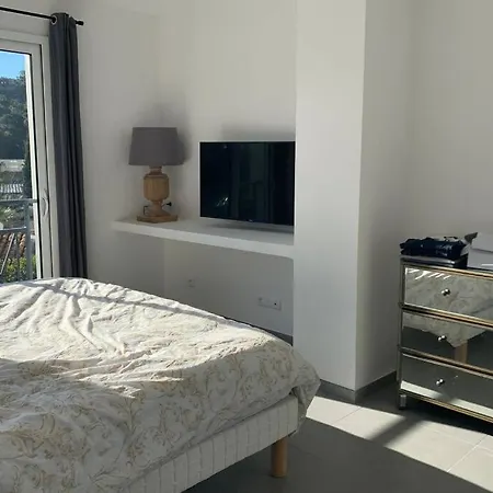 Casa de Férias Jolie Mitoyenne Avec Piscine Privee Proche Plage *